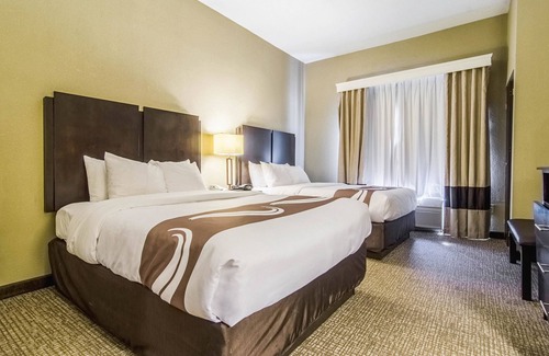 Graham Hotel | Quality Suites Graham - Burlington South