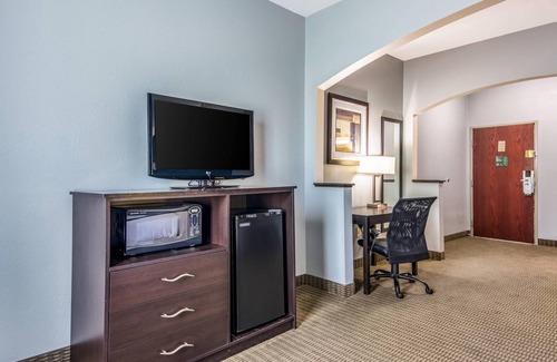 Maumelle Hotel | Quality Suites Maumelle - Little Rock NW