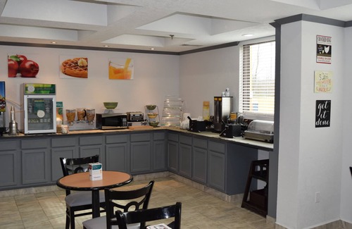 Maumelle Hotel | Quality Suites Maumelle - Little Rock NW