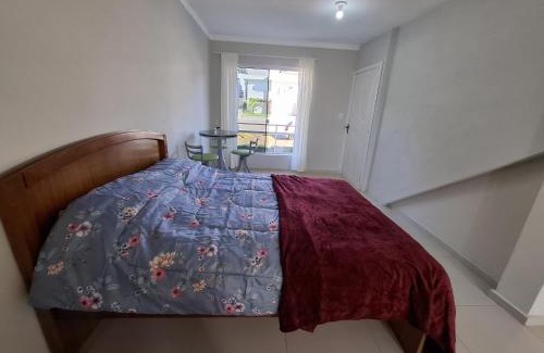 Encantado Apartamento | Quarto com banheiro na cidade do Cristo