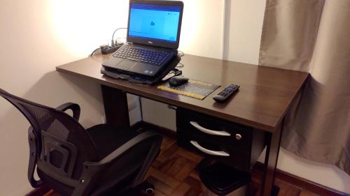 Alto da Rua Quinze Casa | Quarto da Fê, central, perto de tudo o que você precisa!