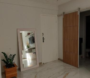 Barro Vermelho Apartamento | Quarto e Sala com Estilo e Conforto