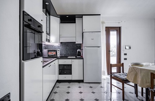 S'oru e Mari Apartamento | Quartu Sant'Elena Bright Flat with Balcony!