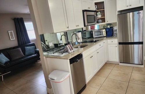 East Naples Villa | ¡Estudio con acceso a la piscina y al canal en Bayshore Inn & Docks!