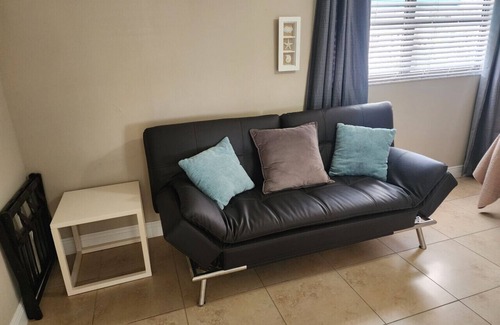 East Naples Villa | ¡Estudio con acceso a la piscina y al canal en Bayshore Inn & Docks!