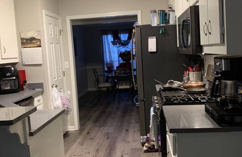 Fayetteville Casa | Queen bedroom in nice quiet neighborhood