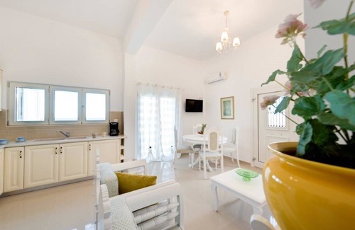 Karterados Casa | Queen of Santorini