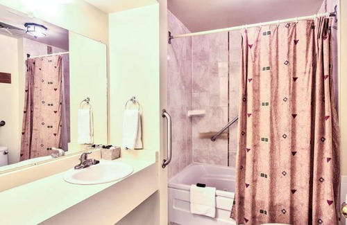 Stratford Hotel | Queen's Inn at Stratford