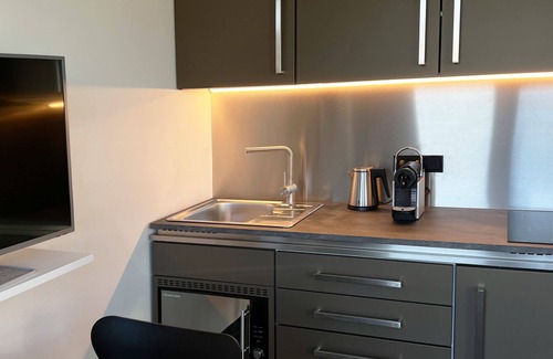 Unterrath Hotel | Queen-Single-Superior-Baño en la habitacion