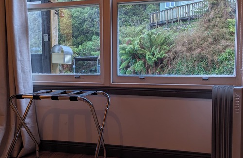 Queenstown Cabaña | Quentin's Cottage - a cosy retreat by Mt Owen - close to town and trails!