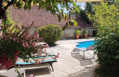 Puyjourdes Casa | Casa Quercynoise en el corazón del Parque Nacional con piscina.