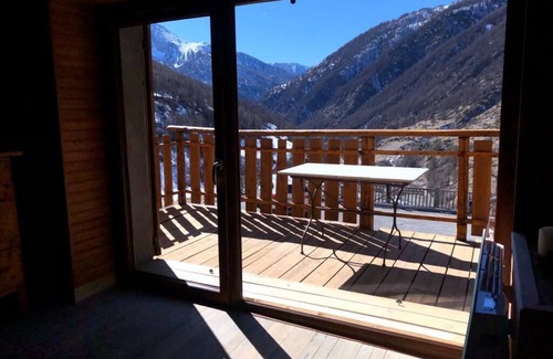 Abries Chalet De Esquí | Queyrassian chalet at the foot of the slopes and at the start of hiking trails