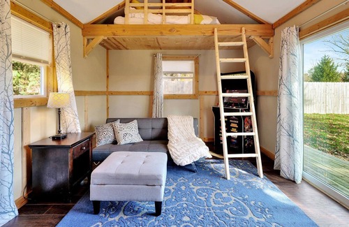 Mahomet Casa | Quiet 4 bedroom get away 20 min from Campus