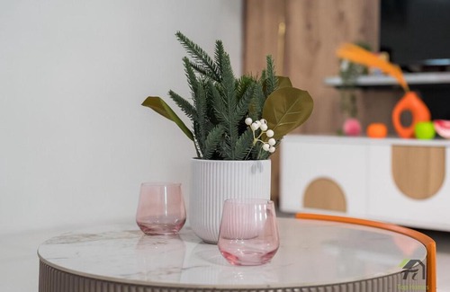 Springfield Lakes Casa | Quiet 5 bedrooms House located Springfield lake