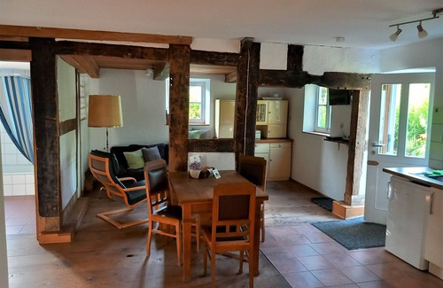 Extertal Apartamento | Tranquila e idílica casa de vacaciones con entramado de madera en medio de la naturaleza