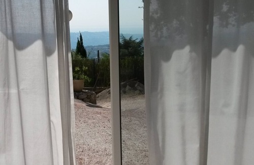 Saint-Jeannet Apartamento | Quiet, comfortable studio with a panoramic view of the French Riviera