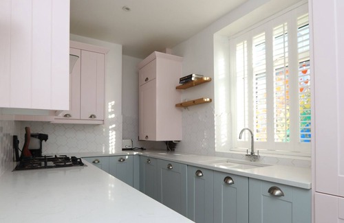 Graig Casa | Quiet cosy terraced house on a pedestrian only street with parking to rear