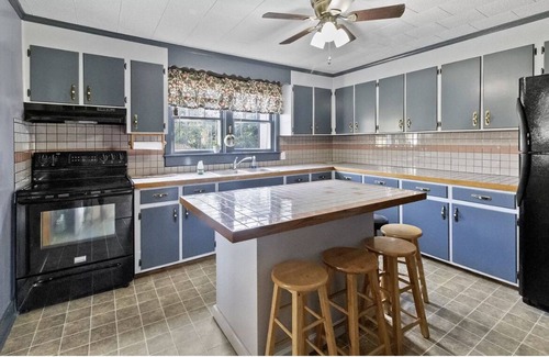 Dickson Cabaña | Quiet Country cottage in Dickson, Tennessee. Only 40 miles from West Nashville.