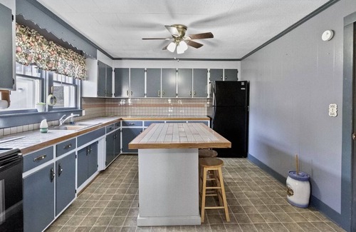 Dickson Cabaña | Quiet Country cottage in Dickson, Tennessee. Only 40 miles from West Nashville.