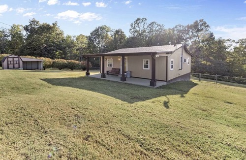 Dickson Cabaña | Quiet Country cottage in Dickson, Tennessee. Only 40 miles from West Nashville.