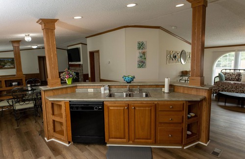 Starkville Casa | Quiet country living in a newly remodeled mobile home on 1.5 acres - 7 mi to MSU