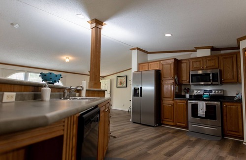 Starkville Casa | Quiet country living in a newly remodeled mobile home on 1.5 acres - 7 mi to MSU