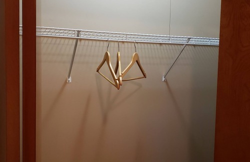 Lansing Casa | Quiet cozy home close to amenities