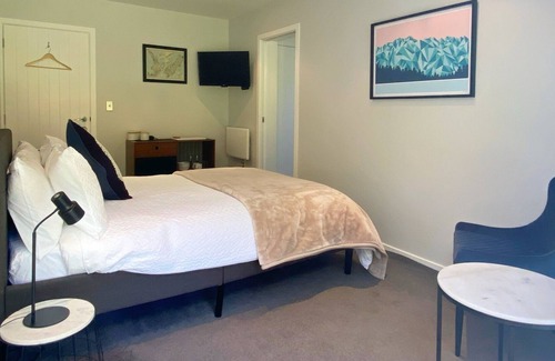 Lake Hayes Casa | Quiet Escape with Garden View