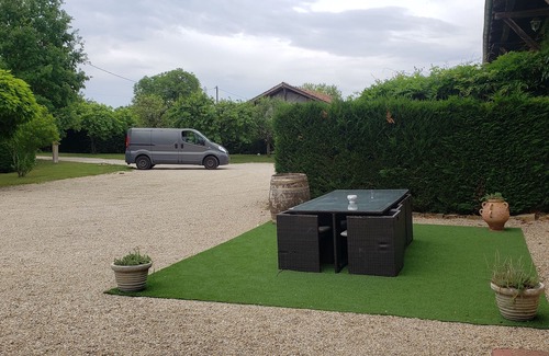 Foissiat Casa | Quiet gîte close to footpaths and mountain bike trails