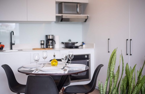 Barrio Escalante Casa | Quiet Gorgeous Queen Bed Studio + Jacuzzi