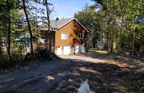 Lantier Cabaña | Propiedad tranquila frente al lago - Se alquila habitación y baño privado