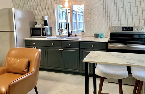 Uptown Historic District Casa | Quiet Retreat w Private Garden on Magazine St- Walk to restaurants, bars & shops