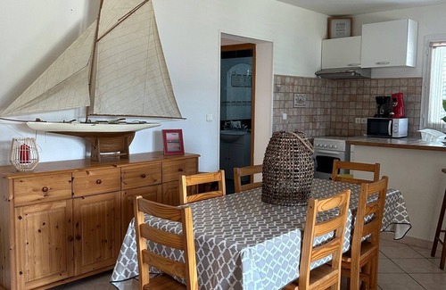 Tiuccia Apartamento | Tranquilo, soleado apartamento en planta baja amueblado con vistas al jardín y al mar