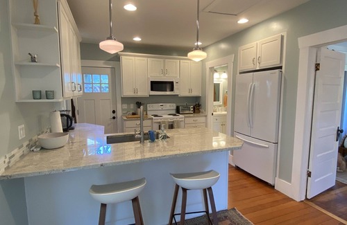 Seaview Casa | Quiet West Seattle Bungalow w/fenced in yard - 5 mins walk to beach!