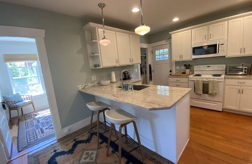 Seaview Casa | Quiet West Seattle Bungalow w/fenced in yard - 5 mins walk to beach!