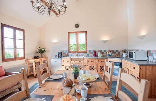 Saint-Germain-les-Belles Casa | Quietly located holiday home with private pool