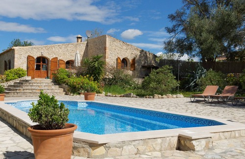 Montuiri Casa | Tranquila finca de roca natural + casa de invitados, piscina y jardín con 6 pers