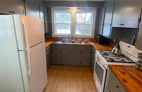 Marble Dale Casa | Quintessential Connecticut Living 5BRD/3 bath Home with Game Room and Fire Pit