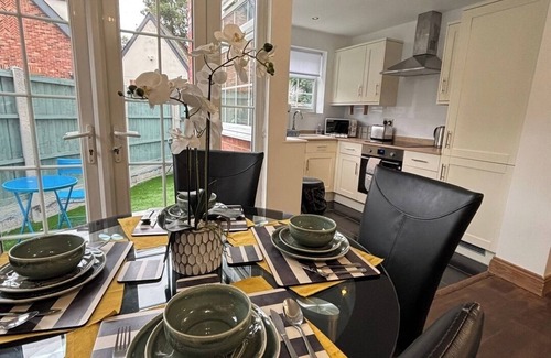 Brentwood Casa | Quirky 2-Bed Brentwood Home Near High St and Station