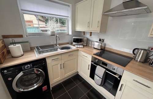 Brentwood Casa | Quirky 2-Bed Brentwood Home Near High St and Station