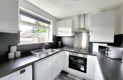 Newton Mearns Casa | Quirky Home Quiet Neighbourhood