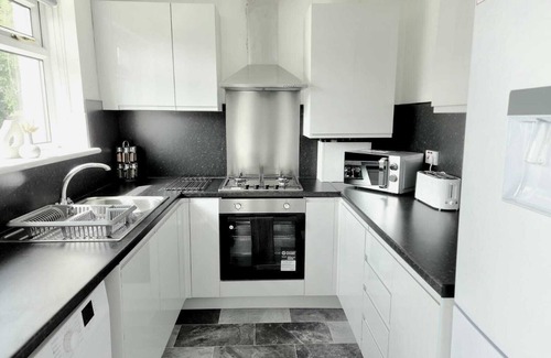 Newton Mearns Casa | Quirky Home Quiet Neighbourhood