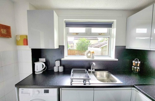 Newton Mearns Casa | Quirky Home Quiet Neighbourhood