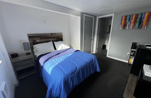 Guerneville Hotel | R3 Hotel LGBTQIA All Welcome Adults Only