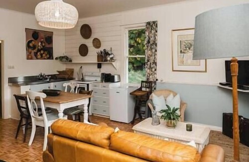 Hawke's Bay Region Otro | Rabbiter’s Cottage. Family. Farm Stay. Country.