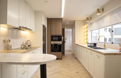 Reducto Apartamento | Radiant 3BR Seaview in Miraflores