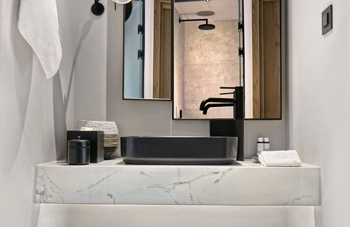 Kamari Hotel | Radisson Blu Zaffron Resort, Santorini