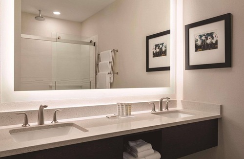 Rockford Hotel | Radisson Hotel and Conference Center Rockford