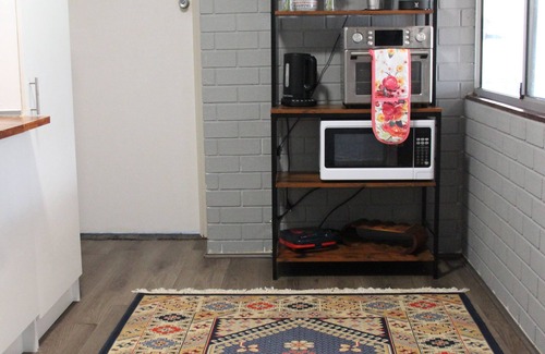 Perth Casa | Raeside Home: Cosy pet friendly family home, Close to beaches and cafes.