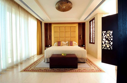 Bur Dubai Hotel | Raffles Dubai